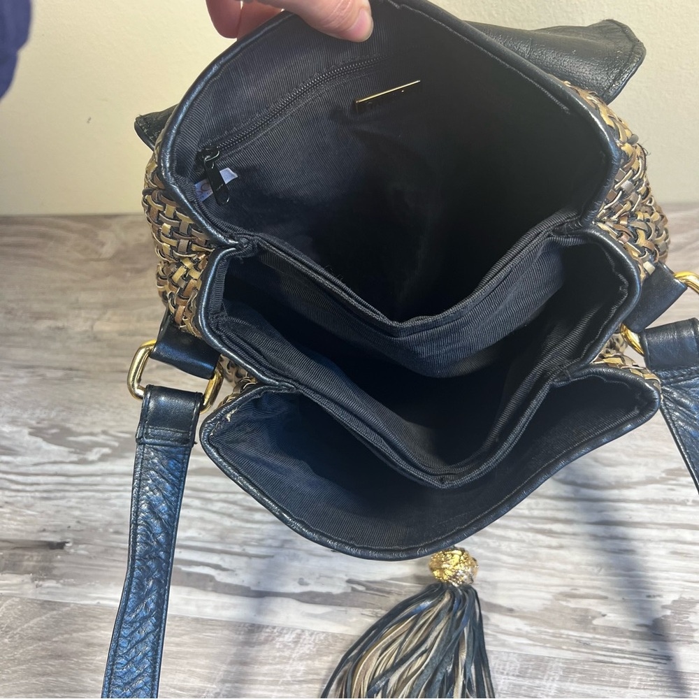 Elegant Woven Crossbody Bag with Tassel - REMARKABLE! - Picture 11 of 14